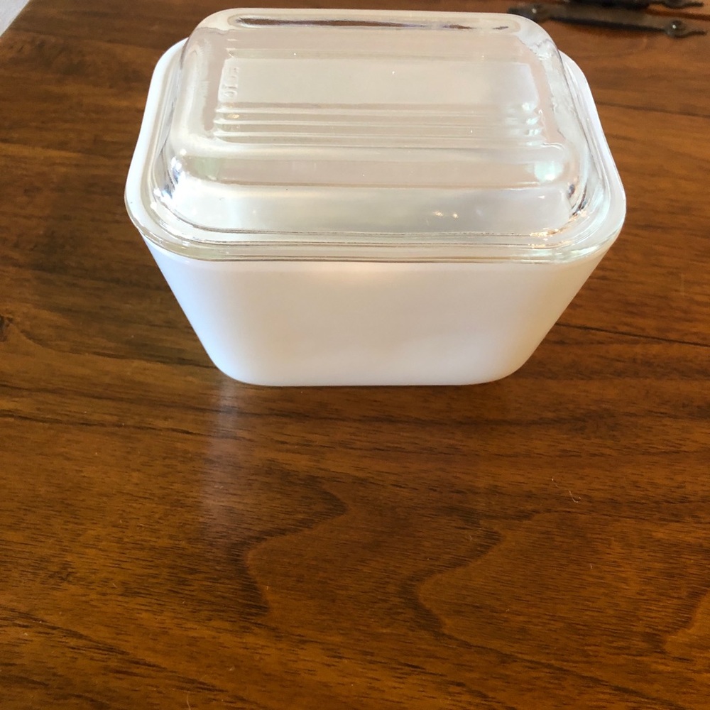 Vintage Pyrex True Opal 501 with lid
